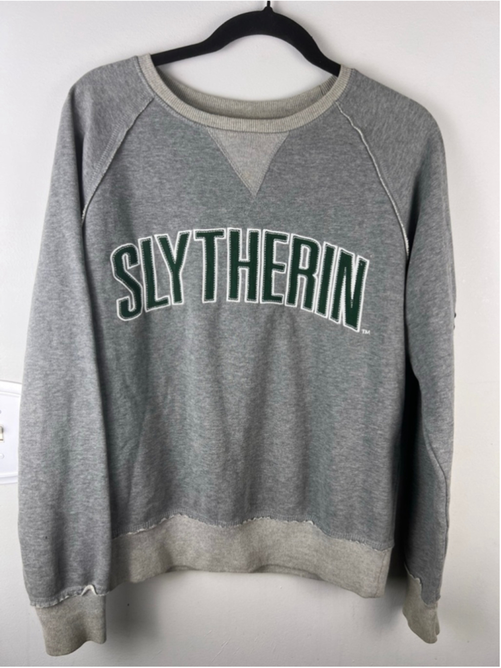 Harry Potter Slytherin Sweatshirt Womens Small Gray Crewneck Universal Studios S